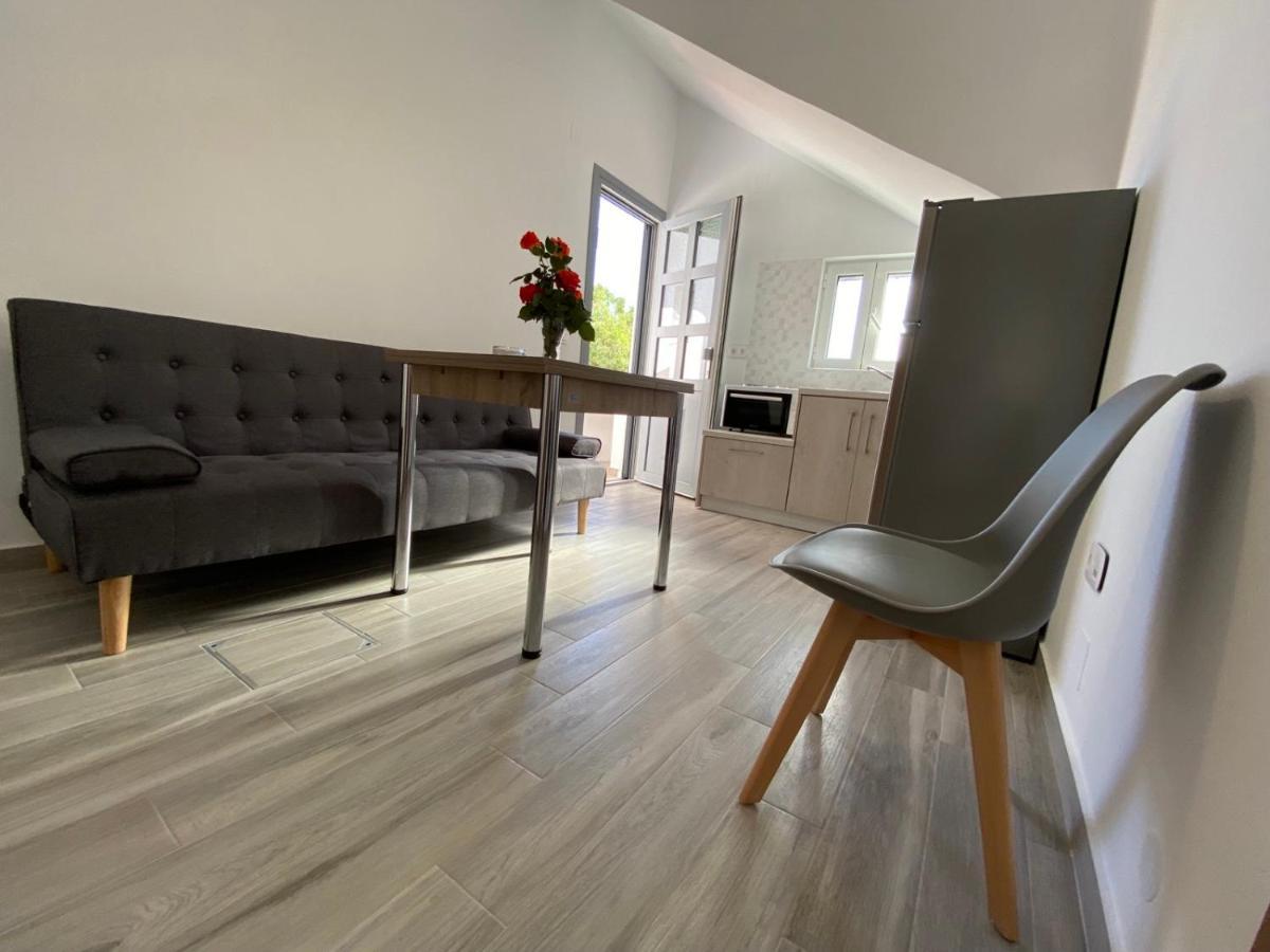 Ninemia Apartment Artemonas Екстериор снимка