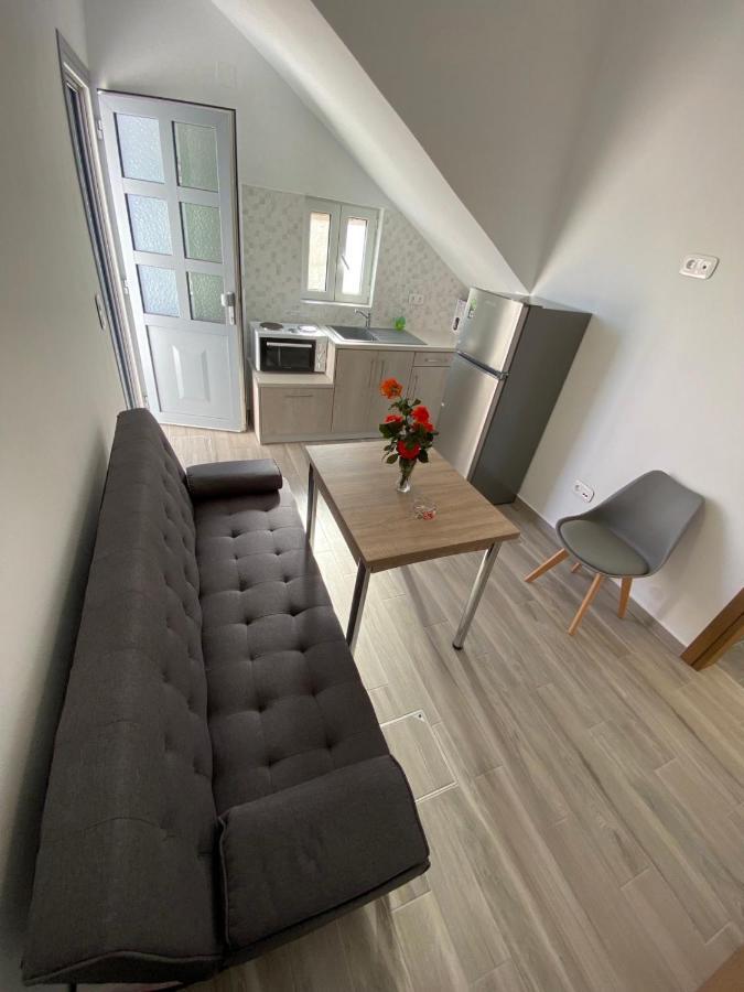 Ninemia Apartment Artemonas Екстериор снимка